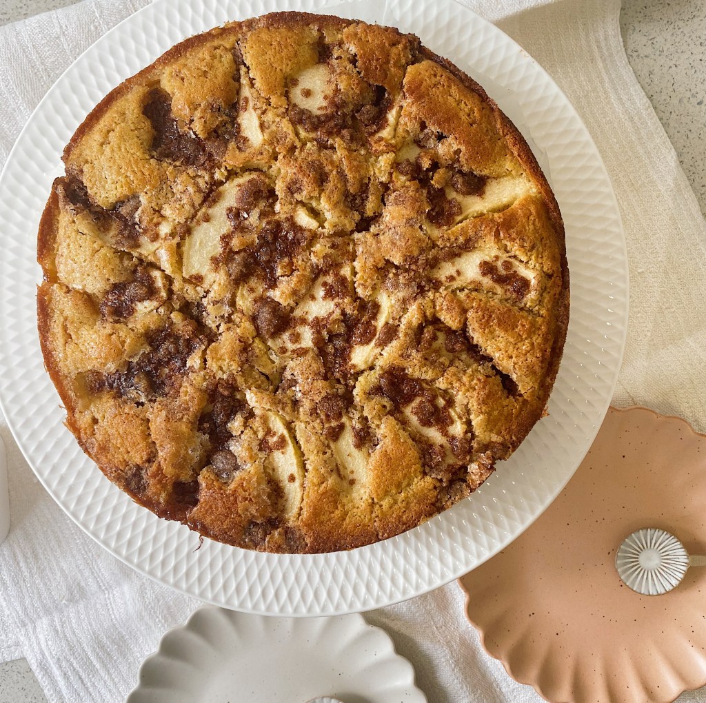 Apple and Cinnamon Crumb Cake